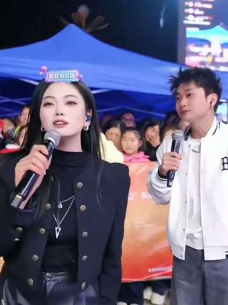 大哥佳乐去国外回来了,搞笑死了,节目效果拉满。@苏潇潇 — 2月5号年货节