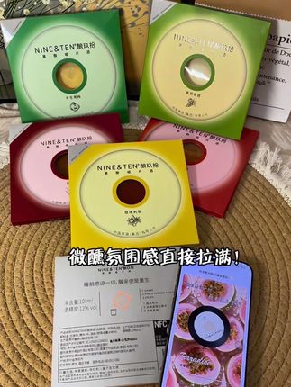 #唱片果酒 小酌时听着唱片,果酒在杯中晃,仿佛在放一场专属味蕾的音乐🎵#仙女都在喝什么 #果酒 12度微醺喝起来真的很舒服!