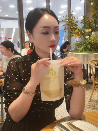 饭前半小时,一杯本白绷带吃啥都不怕yyds#菲途燃咖啡 #减脂