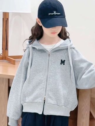 买了买了,就一个女儿,别人有的咱也得有,反正也不贵,穿上还那么洋气好看#韩系穿搭 #女童外套秋季新款 #潮童必备 #女童外套