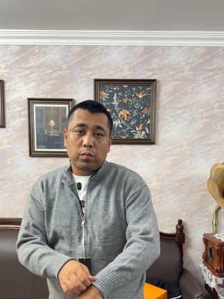 快给老公整件这针织衫,面料柔和舒服,穿上简约又精神! #开衫外套 #男士外套 #百搭针织衫 #面料柔软舒适 #男装