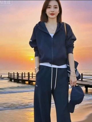 运动休闲两件套#森系少女感穿搭 #说好的随便穿穿去看秀 #这个秋天被琥珀系治愈了 #秋冬穿搭新鲜感在线 #预制国庆出游穿搭