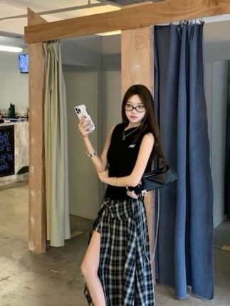 格纹公式~设计感个性格纹半身裙+蝴蝶结针织背心上衣#上衣 #设计感 #半身裙 #针织 #夏季穿搭