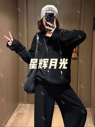 姐妹们快看我挖到的宝藏套装!真的好喜欢这一套啊!太闪了,穿出去简直不要太好看!#套装 #高级感穿搭 #显瘦穿搭 #秋冬穿搭 #小个子穿搭