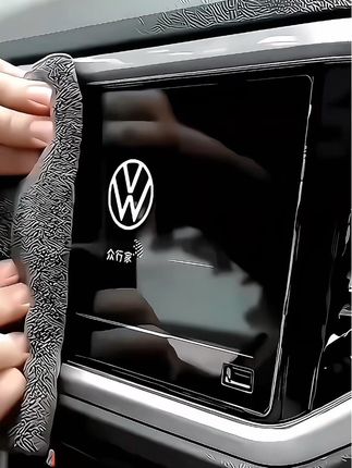 汽车内饰脏了,不要着急去洗车店了,用它一喷一擦,轻松就能清洁干净,方便又省钱#内饰清洁剂#汽车用品#小白鞋清洗 #汽车好物 #爱车养护