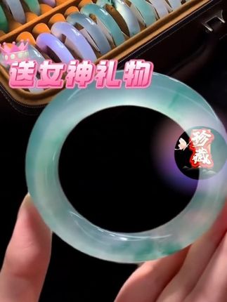 匠心制作、媲美高贵的手镯、飘花灵动的点缀、怦然心动、水头冰透 #高品质#玉石魅力 #源头好货 #珠宝首饰