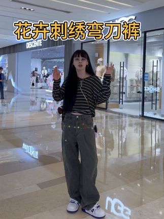 时髦精工装裤 百搭不挑身材 太太太显瘦了#显高显瘦穿搭 #百搭神裤 #工装裤#弯刀裤