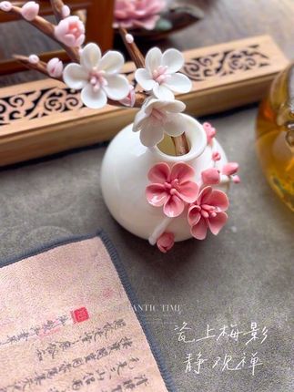 瓷上梅影静观禅#陶瓷摆件 #摆件 #手捏摆件 #生活的美无处不在 #家居好物