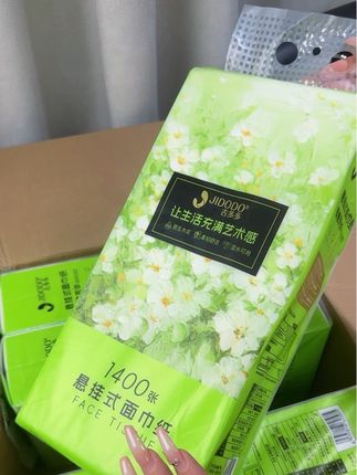 吉多多悬挂式抽纸,1400张大包,壁挂设计省空间,底部抽取更加便捷,一拉即出,完美解决家庭、餐厅的纸巾需求。柔软亲肤,持久耐用,让你随时享受干净卫生的用纸体验。#好物推荐🔥 #抽纸 #生活用纸