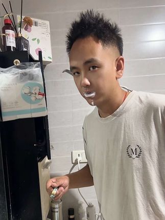 舒晨云南三七草本牙膏,薄荷香型清新口气,亮白牙齿抗敏感护龈