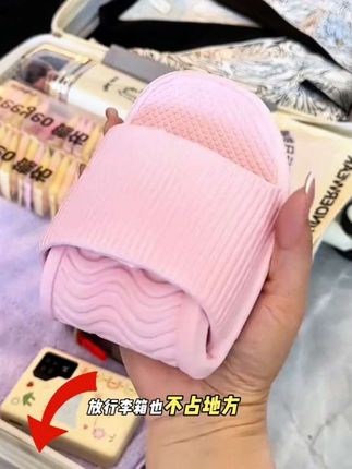 叠起来只有巴掌大小,随便有个缝就能塞下,上脚轻便舒服还防滑,出去玩住酒店带着就超级方便!#折叠拖鞋 #拖鞋 #便携拖鞋 #出差旅行必备 #便宜又好穿