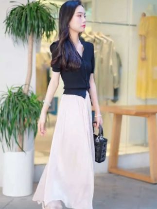 拉夏贝尔高级感网纱半身裙女夏季2025新款气质高腰流光纱裙百褶裙#夏季新款 #半身裙 #百褶裙 #高级感穿搭 #谁穿谁好看