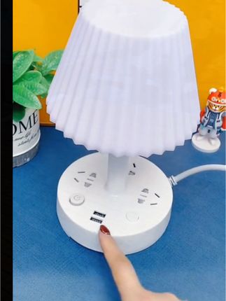 一盏灯,一个插座,二合一巧合。桌面少点线,角落多点光,手机、小夜灯随时续能。,也是随用随插的方便,#实用好物 #