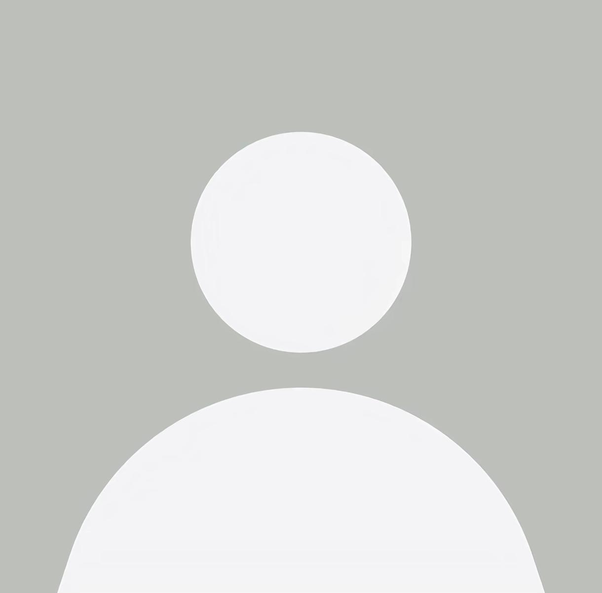 在这么多的用户出现以后,我终于反应过来了也许可以以这种方式说出来心中所想,确实是现实中很爱表达很会表达的一类人,拿起手机跳出键盘的时候我才明白了某些爱让人的“改变”,如果这副样子被周围的人看到,估计也都是笑吧?我却私心的希望你能看到,又怕你看到,希望你看到这样我们就结束了朋友关系,怕你看到也是怕结束
做你的朋友让我学会了蹬鼻子上脸,你很乐意配合我的所有,你很会陪我,这让我总想进一步…我不是什么会华丽辞藻和浪漫色彩的作家,现在也会因此想拙劣的写下这些
你陪我的太多了,我怨你,怨你这样惹得我心思不纯,为什么要什么都答应我呢?什么都顺着我,连我心照不宣的玩笑也要配合我,太过了,太少了,我还是第一次尝到暗恋滋味,你把我害惨了
结果是,我居然心甘情愿。
不可思议。
现在回想,我是什么时候发现喜欢的呢,其实我也不清楚,好像就这样恍恍惚惚的发现了,我说过我对自己的感情情绪很迟钝,往往到了事情堆了太多才让身体自己想起来难受而难过,包括对你也是,堆了一件一件的小事,等我反应过来的时候已经如同溪流汇集成江变海向我袭来了,你却是木头!
我要了那么多的东西,看星座看星盘看MBTI看各种测试,这些你都陪了我,我第一次怀疑了本人的魅力和能力吸引,我暗示我直球,你只是像棉花像木头一样存在那里,唉…也许我本身也是怨妇吧?被我这样的人喜欢上,在发现这个账号以后,也属于某种纠缠不清了
我和你聊过很多很多三观的事情,聊过各种兴趣,我的私心总这样夹杂着,期盼着你忽然有一天的开窍发现…算了吧,也许你是一个炒栗子,只有开好口才能好好的得到果实,而不开口的话就会容易得到不好的结果,我是胆小鬼,就让我先以朋友的身份在吧
#暗恋日记