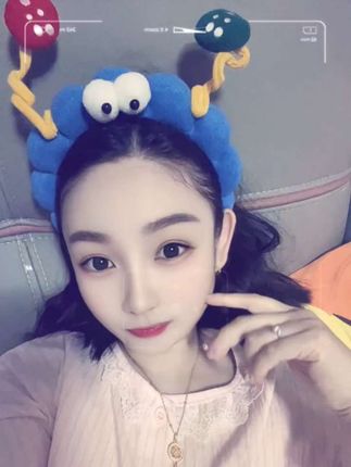 大眼萌趣,发箍一戴,烦恼拜拜~✨ 这样的可爱谁能拒绝?#扭扭棒大眼子搞笑发箍 #今日份快乐