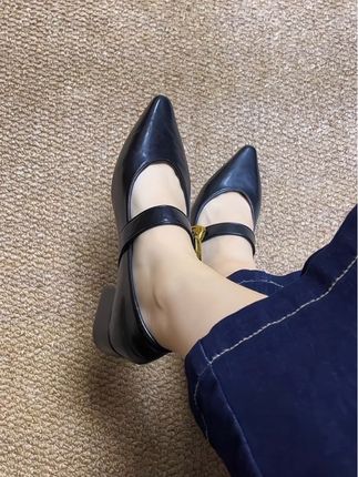 #创作灵感 特别洋气舒服的粗跟玛丽珍尖头小单鞋,特别特别好穿,暴走一天不带累脚#黑色单鞋 #一字带尖头单鞋 #尖头鞋