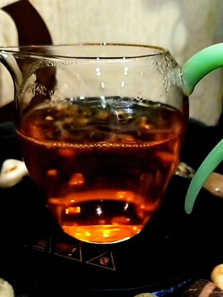 简约大气企鹅公道杯,平时用它分茶干脆利落,杯身晶莹剔透有质感#茶生活#公道杯#公道杯分茶器#茶器之美 #耐高温