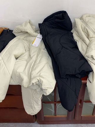 去年188的P棉棉服今年又来了,今年领券更便宜,随便机洗不成坨特别搁造,又轻盈又暖和,喜欢短款棉服外套的姐妹强烈安利给你们#棉服 #短款外套 #短款棉服 #P棉 #强烈推荐