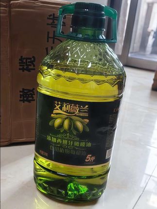 初榨橄榄油,素有“液体黄金”之美誉,其原料取自新鲜橄榄果。从采摘到完成物理冷榨,整个过程严格控制在24小时内,全程杜绝高温与化学物质介入,大程度地保留了原始营养成分,富含单不饱和脂肪酸。开启瓶盖,一缕清香扑鼻而来。无论是凉拌、煎炒还是蘸食,它都能轻松驾驭,口感清新不油腻,为健康生活增添助力。#橄榄油#橄榄油特级初榨 #橄榄油的营养价值 #初榨橄榄油#食用油@抖加🔥上热门🔥dou+🔥热点宝