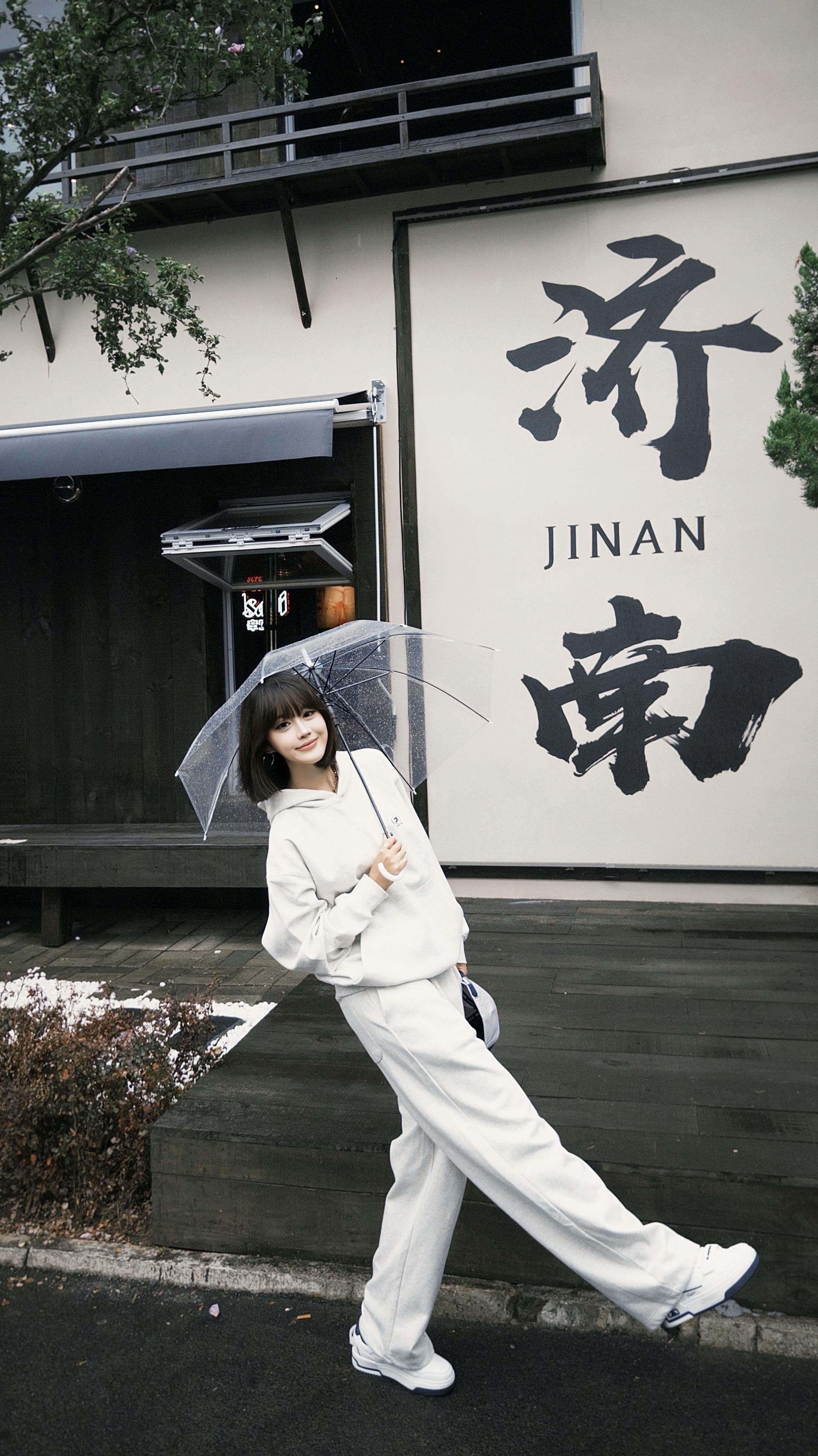 不是南京 是济南 #秋冬穿搭 #济南 #雨天