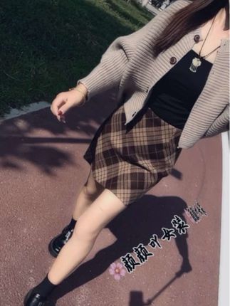 当时间消磨掉了你的热情,你便会发现,那些曾令你歇斯底里的去执着的人现在已变得分享 可有可无,愿一切美好都如期而至,喜欢的都拥有,失去的都释怀。#格子控 #短裙穿搭 #秋冬必备 #显瘦穿搭