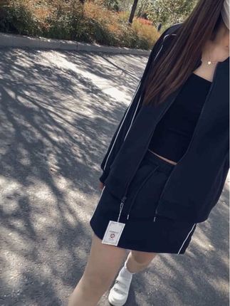 果然人到了一定年龄,就会释怀所有的人和事,没有什么是非要不可的了,所以重新审视自己,什么让你感到快乐,那就是眼下最珍贵的…