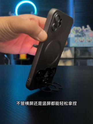 小东西设计的真不错,把它穿在手机壳上,不仅是个防脱落的指环扣,追剧时打开就秒变手机支架,不管在哪,随时随地都能用,而且横屏竖屏都能用。金属材质结实耐用,不用时还是个特别好看的手机挂件,真是小东西大用途,关键价格还便宜#指环扣手机支架 #旋转支架方便又实用 #懒人追剧支架 #手机支架推荐 #金属手机支架