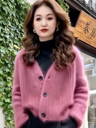 #秋季彩色系穿搭测评#秋日可露丽配色穿搭#早秋黑白灰穿搭测#早秋格式各样的平价上衣分享#解锁微胖梨形的本命穿搭