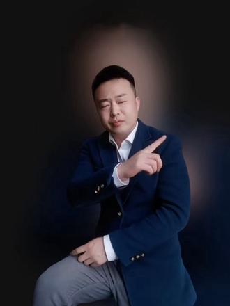 教师待遇即将变化!《教师法》纳入年度修订!。第一条门槛提升要求的是幼儿园专科以上学历,中小学要求本科加相应学位证,非师范生报考教师资格证要求进行额外培训,主要以师范生为主。第二条身份的变化,公办教师将正式纳入国家公职人员。三、待遇的提升要求不低于当地公务员工资,并且及时发放津贴。四、职称的变化,初级职称不再进行竞聘,而是按年度晋级,副高职称采取竞聘,以教学的成果为主。第五条,减负加严管,减少形式化主义,主要以教学工作为主,明确惩戒权。师德师范将进行终身禁教。转发给你身边的朋友,及时关注教师法最新动态。#教育 #沭阳 #老坛 #江苏