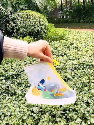 #好物推荐🔥 #防水鞋套 #儿童防水雨鞋套 #创作灵感上热门 #儿童雨鞋套