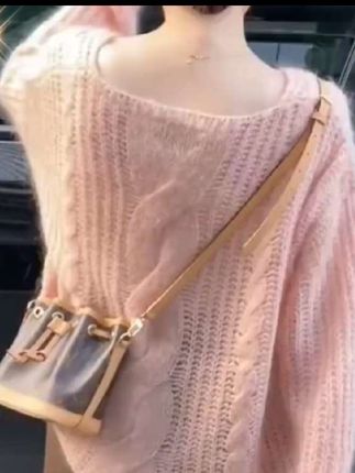 早秋时尚穿搭一整套女,时尚新款减龄针织衫毛衣,百搭高腰短裙两件套#时尚气质穿搭 #日常搭配 #好身材好气质 #洋气减龄穿搭 #穿出自信穿出美丽