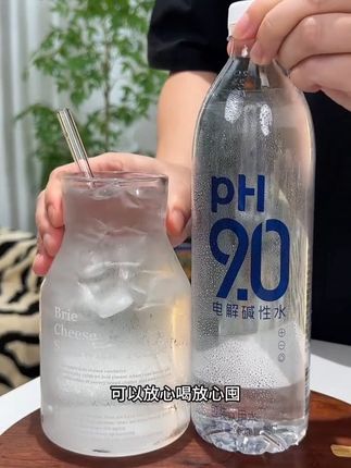 老板们后备箱都囤上点解碱性水啦!666毫升大容量超过瘾,喝起来清爽甘甜 很适合全家一起喝#仙女都在喝什么 #康师傅 #超便宜超划算 #电解质水 #好物推荐🔥 @康师傅官方旗舰店 @DOU+小助手 @DOU+上热门