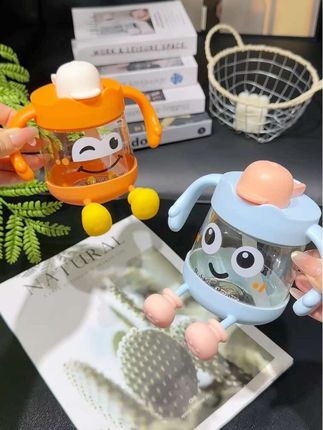 现在像布比熊这种听劝的商家是真的不多了,如果你家娃一岁了,可以安排这款给他试试#吸管杯 #牛奶杯 #直饮杯 #奶瓶 #母婴好物