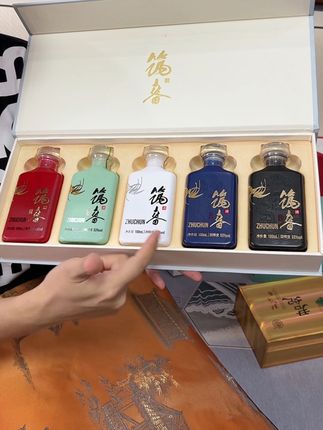 #好物分享🔥 #好物推荐🔥 #白酒 #筑春 筑春万里系列小酒 酱香白酒酱酒套盒 100ml*5瓶 53度 包装惊艳 摆柜好看 这款小酒味道没话说 喝过你就知道了