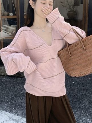 撞色条纹V领套头毛衣慵懒老钱风高级感上衣女秋季 #ins穿搭 #欧尼穿搭 #撞色搭配 #轻奢女装 #日系穿搭