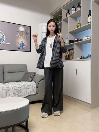 买了买了,就一个女儿,别人有的咱也得有,中大童三件套,女儿穿着也太洋气太舒适了#生女儿就是用来打扮的 #秋款上新