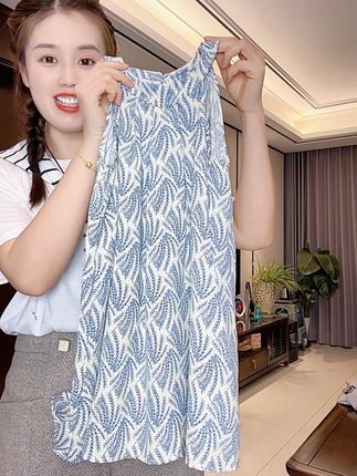 姐妹们!听我一句劝,夏天真的少不了这条棉绸小裙子!她太懂夏天了#轻薄透气 #面料柔软舒适 #棉绸 #宝妈推荐 #便宜好物