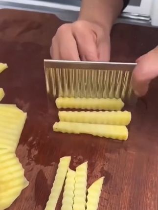 有了这个不锈钢狼牙土豆刀,孩子又多了一份零食 #波浪刀#狼牙土豆刀#切菜器#厨房好物#好物推荐🔥