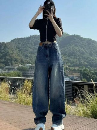#牛仔裤#时尚减龄穿搭 #谁穿谁美#遮肉显瘦#早秋新款