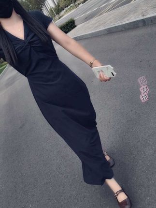我很普通,但不影响我臭美,眼里有光,心中有爱,永远不要和别人比生活,追求不同活法不同,开心就笑,累了就休息,生活图的就是这么简单。#夏季穿搭 #夏季新款#穿搭#连体裙#高级感穿搭