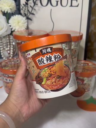 酸辣过瘾的酸辣粉,不用开火刷锅,几分钟就可以享受一碗酸辣粉,夜宵来一碗,方便又好吃#嗦粉 #酸辣粉 #酸辣粉推荐#豫道川魂酸辣粉