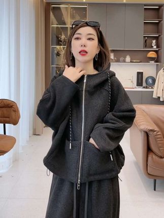 好穿的不得了,这外套我真的爱了 修身显瘦的既视感 可以任意搭配 整个女神范拿捏住了!#外套 #女款上衣 #穿搭 #秋冬穿搭 #每日分享