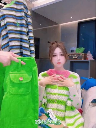 秋冬撞色条纹慵懒针织衫#服装搭配 #针织毛衣 #条纹打底衫