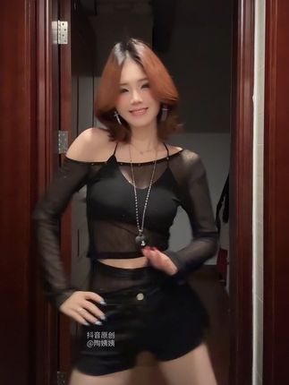 #辣妹穿搭 #酷女孩穿搭 #斜肩上衣 #性感穿搭 #御姐