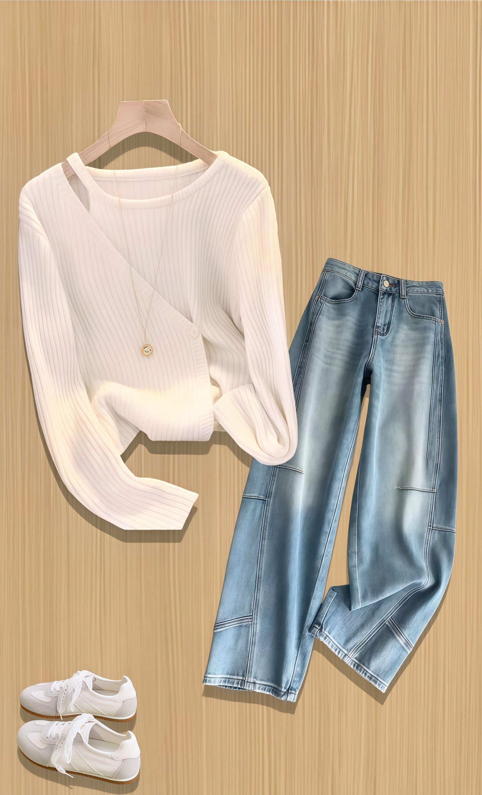 减龄小众薄毛衣。#ootd穿搭 #高级感穿搭 #通勤穿搭万能配色公式 #早秋冷冽又随性的气质穿搭 #通勤穿搭如何摆脱土气感