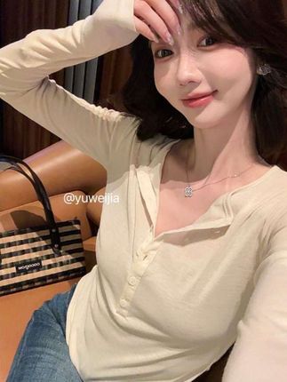 『GTYU』78天丝19羊毛 初秋薄款 纸片人单排扣打底衫女长袖T#早秋穿搭 #面料柔软舒适 #遮肉显瘦 #内搭外穿都好看 #T恤