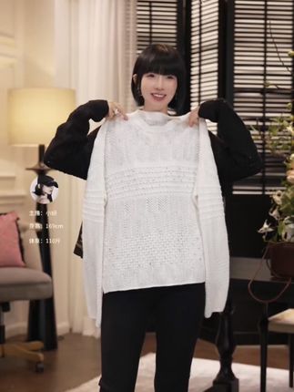 #在时装周看见东方美 这件衣服真的太美了!新中式中国风羊毛衫,上身效果超级赞,采用的是羊毛材质,摸起来手感非常好,特别柔软细腻。喜欢的话就快来入手吧,数量有限哦!#原创设计 #高级感穿搭 #慵懒风穿搭 #强烈推荐 @DOU+小助手 @DOU➕小助理 @抖音小助手 @DOU+上热门 @抖音创作小助手