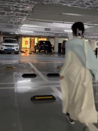 宝贝 有什么委屈坐上我的副驾慢慢说!#方向盘转场