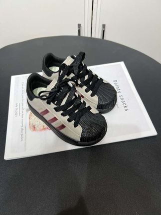商家新品刚上链接冲销量,价格特别实惠,款式和质量却好得没话说,特别百搭还舒服。就这品质和颜值,这个价位真的没谁了,赶紧入手就对了~#品牌童鞋#高品质时尚童鞋#潮童必备#韩版童鞋#儿童板鞋