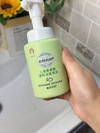 孩子长大了也该有一瓶自己的洗面奶了,青春期孩子油脂分泌旺盛出油冒痘的,一定要做好清洁#植物妈妈氨基酸洗面 专为3-18岁孩子亲研的,成分好温和洗的干净还不紧绷#儿童护肤 #洗面奶 #儿童洗面奶